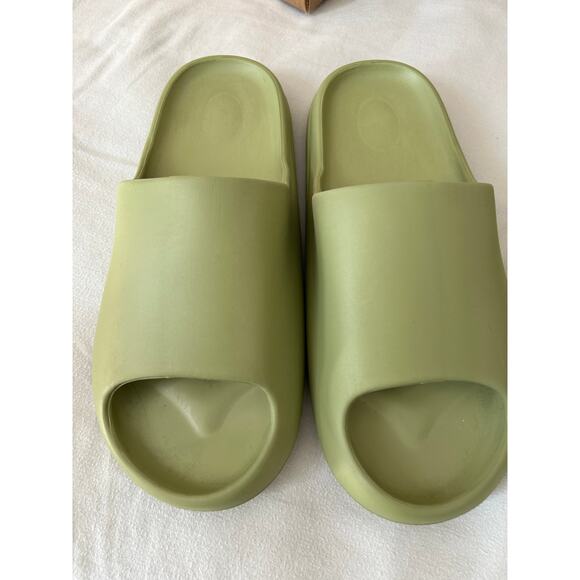 Cloud Slides for Women and Men – Comfortable Non-Slip Shower Sandals - Picture 4 of 4